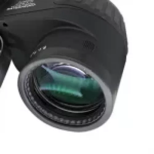 Imagen que muestra los prismáticos estancos con brújula Sea Nav, diseñados para ofrecer visibilidad precisa y resistencia en condiciones extremas, ideales para entornos marítimos.