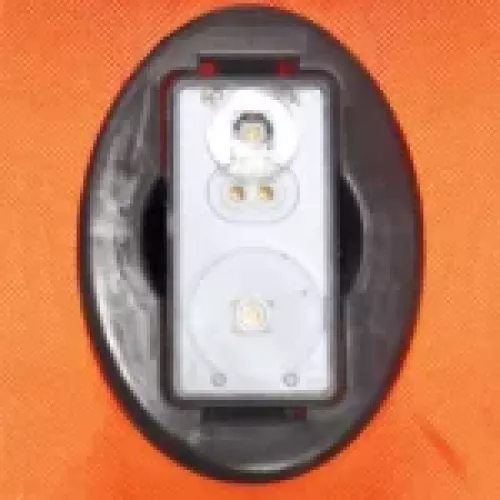 Imagen de la luz LED parpadeante de chaleco salvavidas LALIZAS "Alkalite II", activada por agua, diseñada para ofrecer visibilidad en emergencias, cumpliendo con los estándares internacionales USCG y SOLAS/MED.