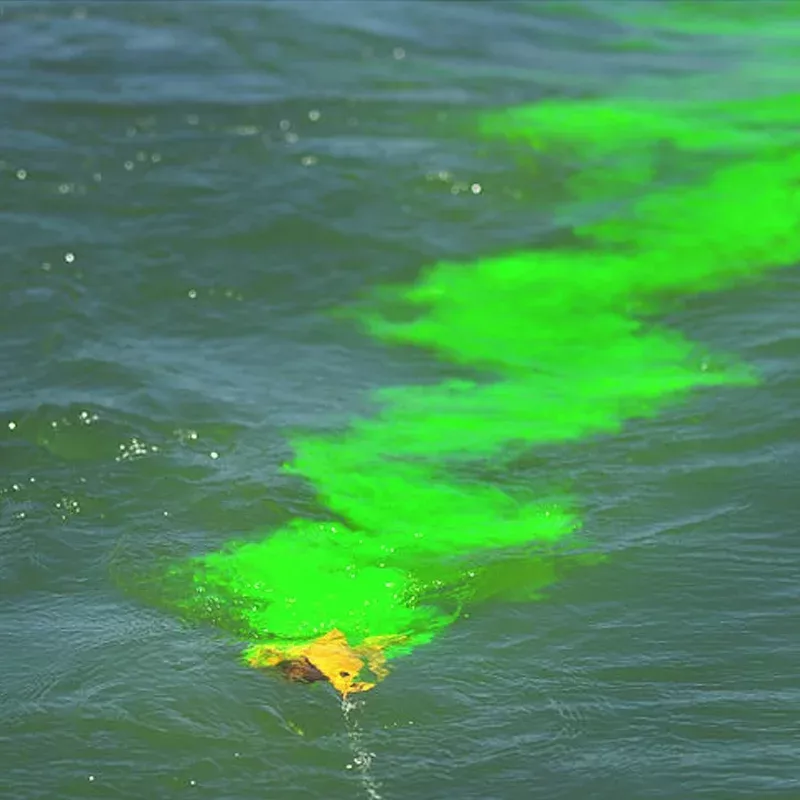 Imagen que muestra el marcador marino, herramienta esencial para la navegación y la seguridad en el mar, asegurando precisión y visibilidad en condiciones marítimas.
