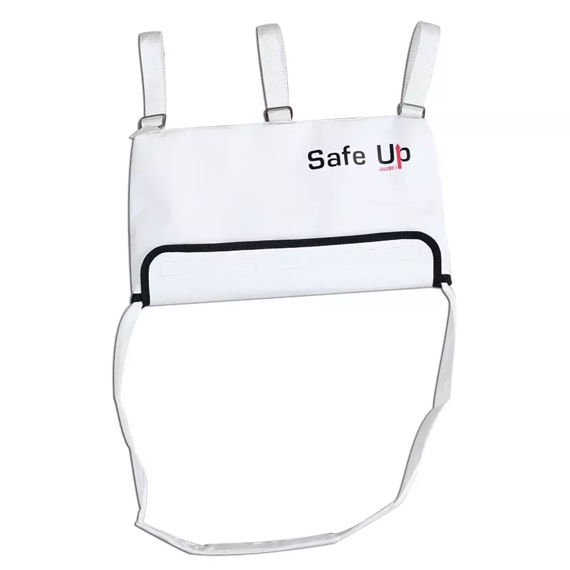 Imagen de la escalera de seguridad "Safe Up", con 5 peldaños, perfecta para rescates rápidos y seguros en entornos marítimos, diseñada para el acceso fácil al agua.